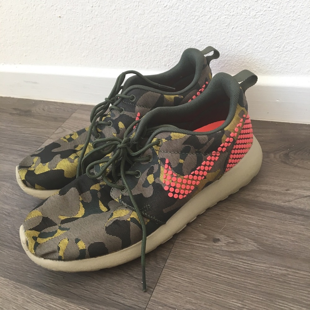 Nike roshe.
